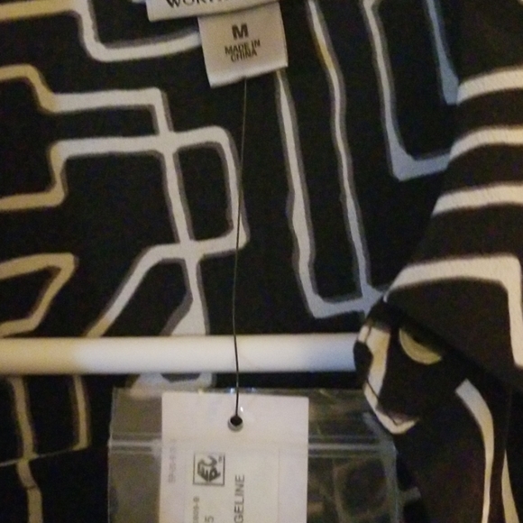 Button down blouse - Picture 2 of 3